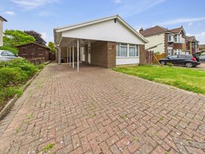 FRONT ASPECT & DRIVEWAY- click for photo gallery